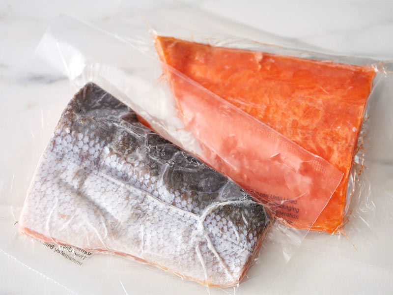 Cá hồi đông lạnh có ăn sống được không