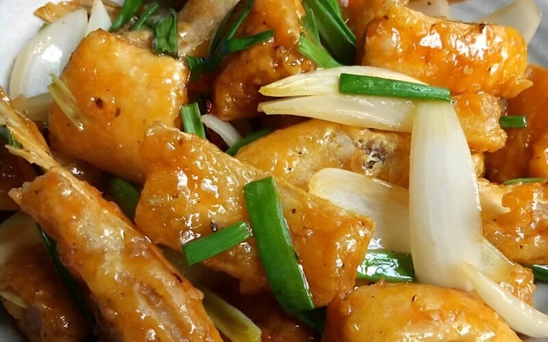 Cách làm lườn cá hồi chiên bơ tỏi