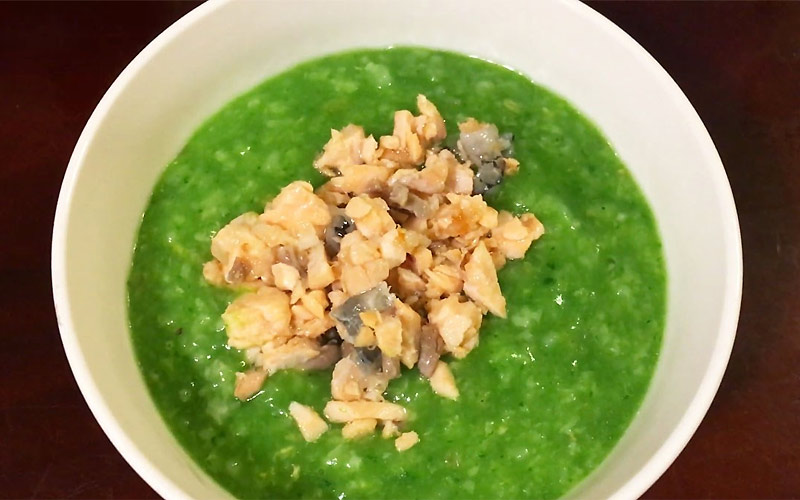 Cách nấu cháo cá hồi rau ngót cho bé ăn dặm