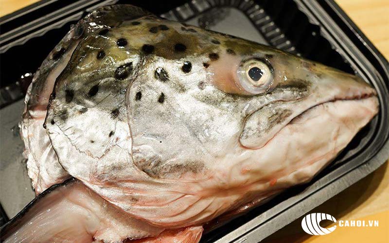 Phần đầu và xương cá hồi