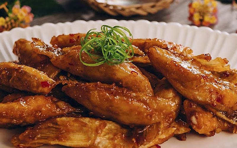 Cách làm vây cá hồi chiên mắm me Cách làm vây cá hồi chiên mắm me