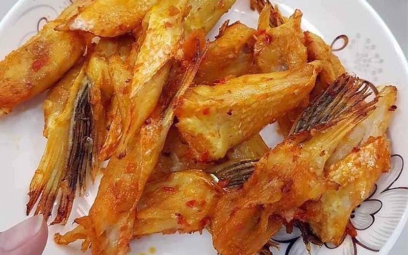 Cách làm vây cá hồi chiên muối ớt Cách làm vây cá hồi chiên muối ớt