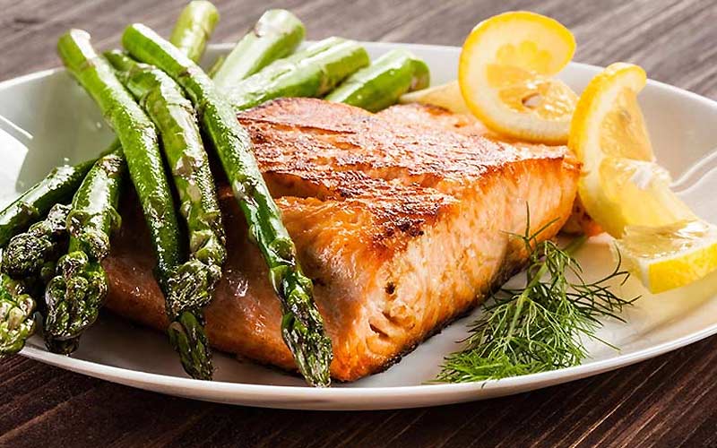 Cách nướng cá hồi bằng nồi chiên không dầu với măng tây Cách nướng cá hồi bằng nồi chiên không dầu với măng tây