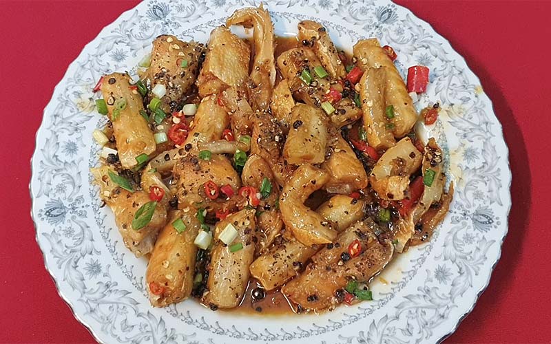 Cách làm vây cá hồi kho tiêu