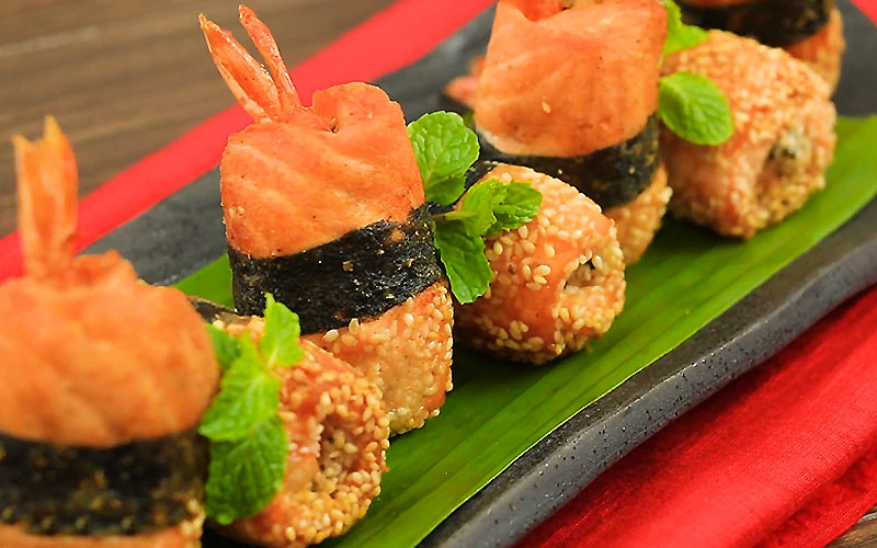 Cách làm cơm cuộn rong biển cá hồi