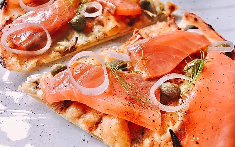 pizza cá hồi xông khói