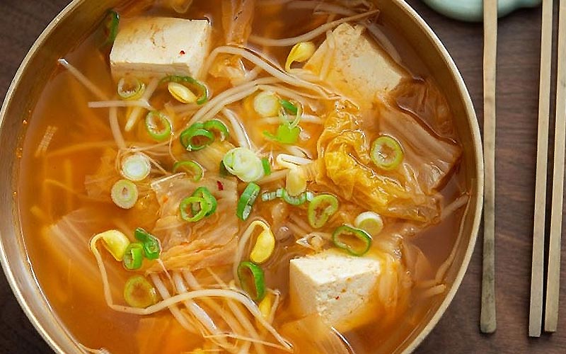 Canh kim chi giá đỗ