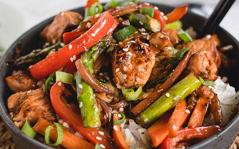 Cách làm cá hồi xào măng tây